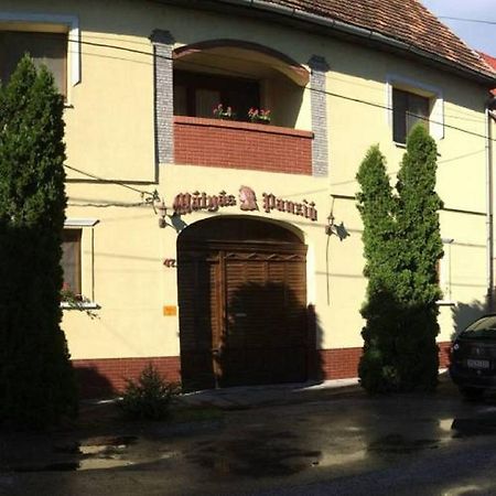 Matyas Panzio Bed & Breakfast Сегед Екстериор снимка